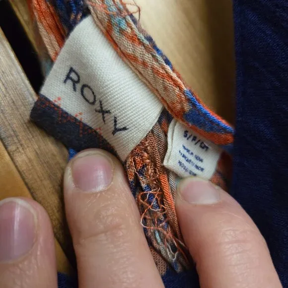 Roxy dress with... pockets! Slit in back by neck (not damaged). - Picture 4 of 7